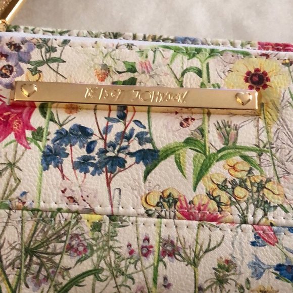 Betsey Johnson White Floral Faux Leather Double Zip Wristlet Pouch NWT - Picture 10 of 16